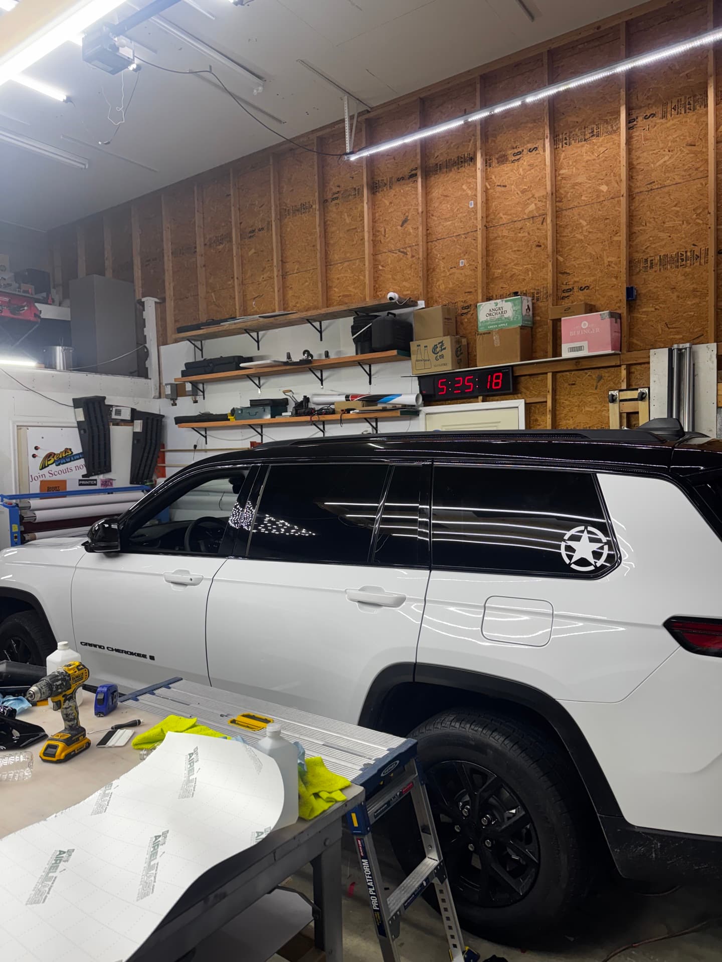 Commercial project: jeep cherokee — custom graphic